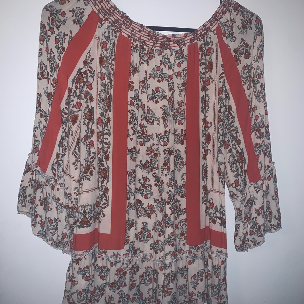 Democracy Women Egret Floral Tunic Top